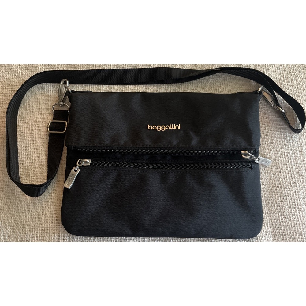 Baggallini CROSSBODY Fold Over Black Adjustable Strap Lightweight TRAVEL Bag EUC